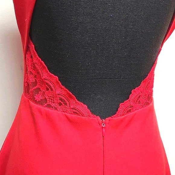LuLu's Flirt and Flair Red Backless Mini Skater Dress Size Medium EUC - Picture 9 of 13